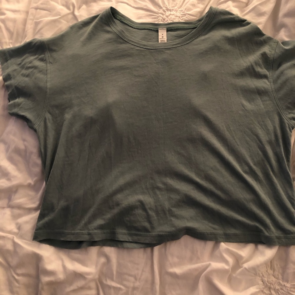 Lululemon cropped T-shirt